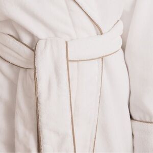 Frette Luxurious Continental White Bathrobe